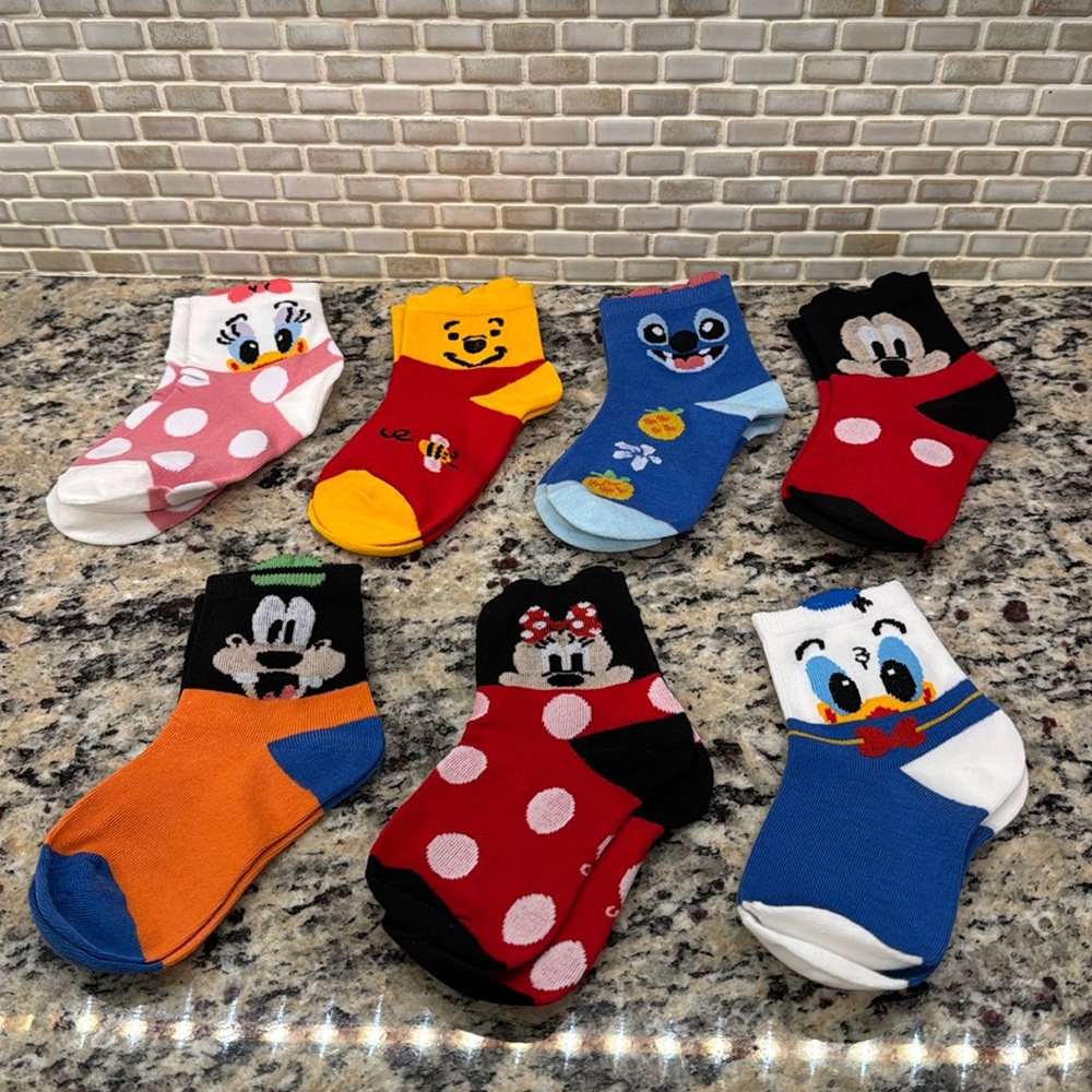 NWOT Disney Mickey Minnie Winnie Stitch Donald Daisy Goofy Toddler Socks 2-3Y
